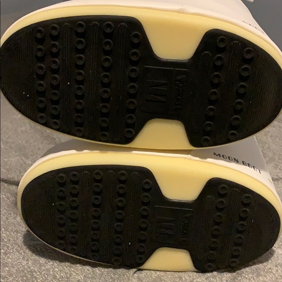 MOON BOOTS NWT - Picture 7 of 10